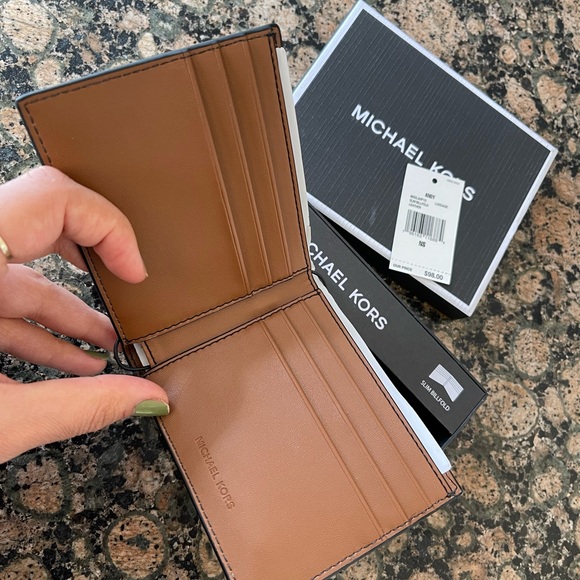 Michael Kors wallet - Picture 4 of 5